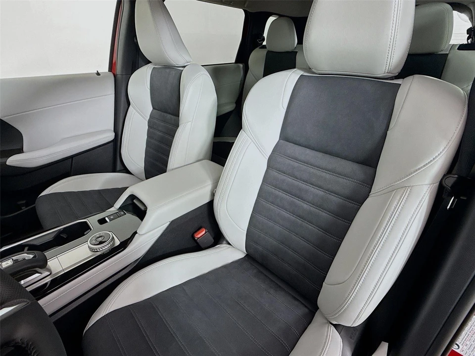 2025 Mitsubishi Outlander - Image 20 of 21