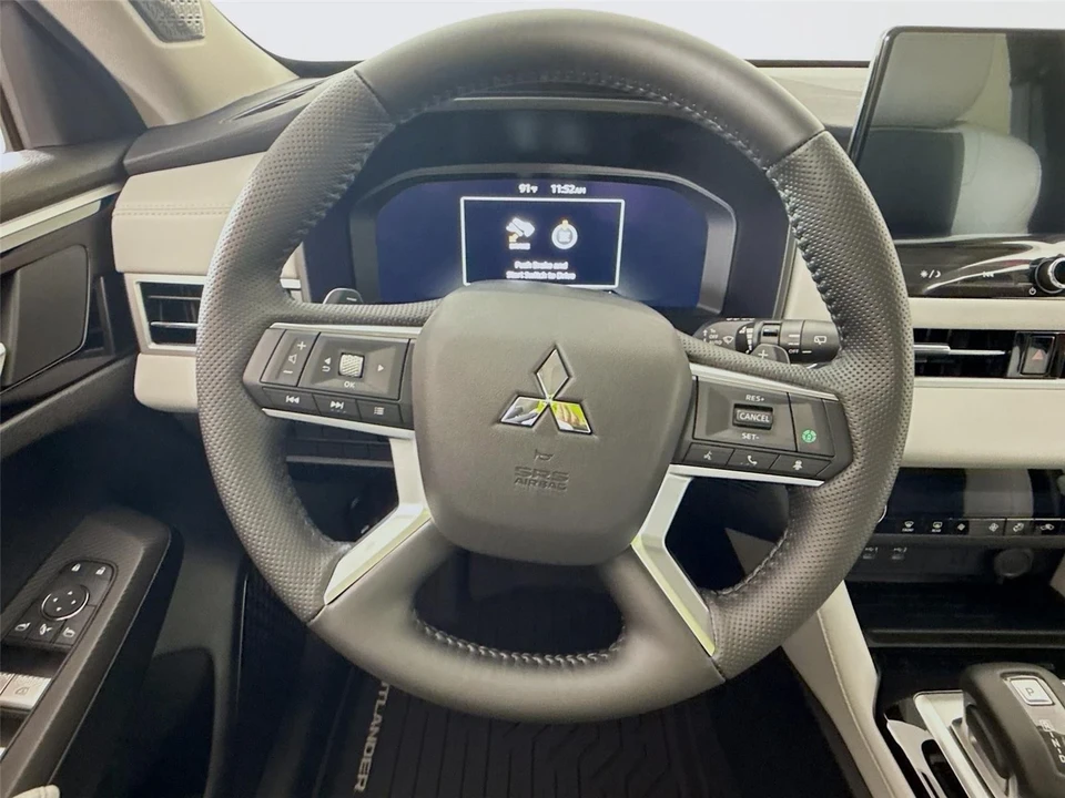 2025 Mitsubishi Outlander - Image 10 of 21