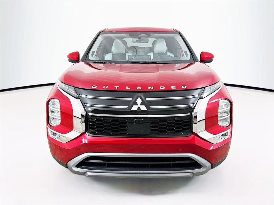 2025 Mitsubishi Outlander - Image 2 of 21