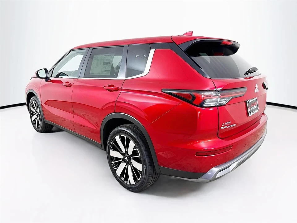 2025 Mitsubishi Outlander - Image 5 of 21