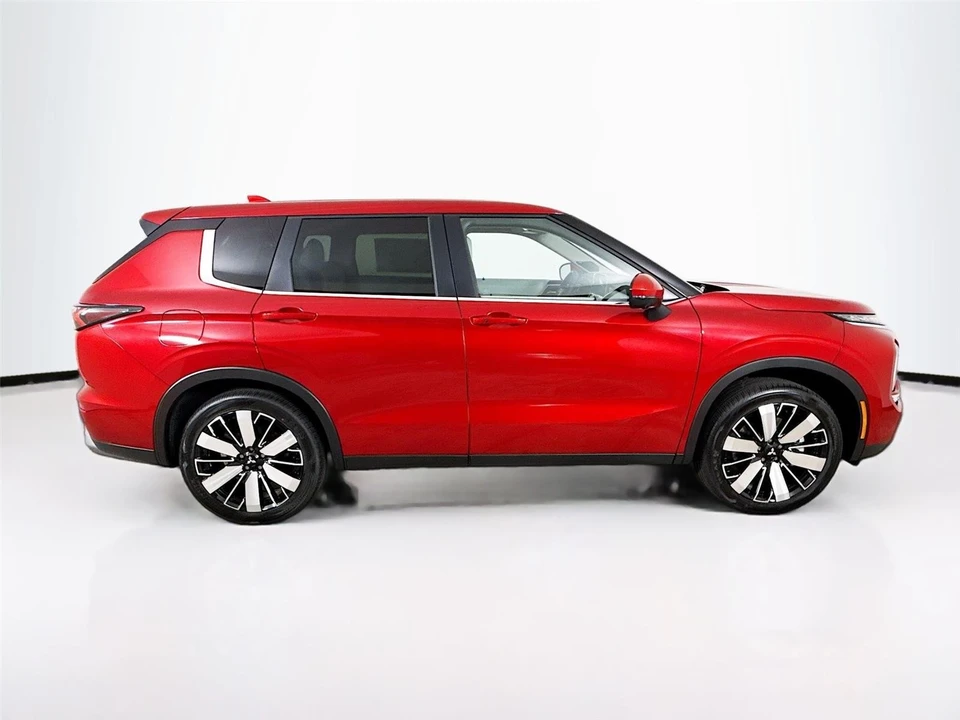 2025 Mitsubishi Outlander - Image 8 of 21