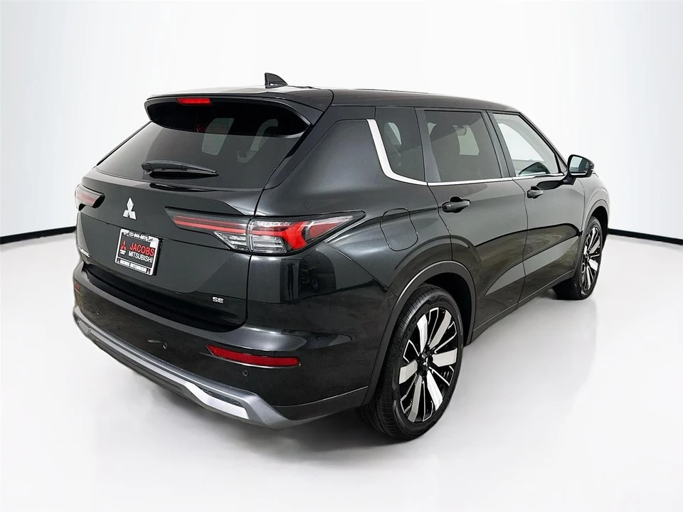 2025 Mitsubishi Outlander - Image 7 of 21