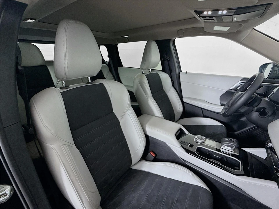 2025 Mitsubishi Outlander - Image 12 of 14