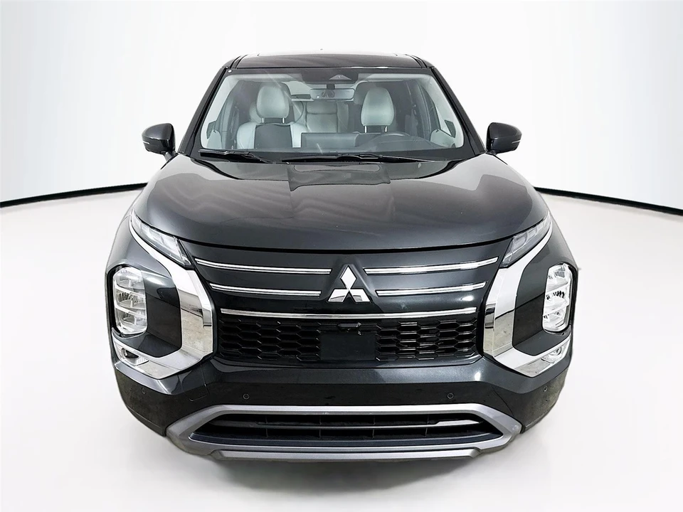 2025 Mitsubishi Outlander - Image 2 of 21
