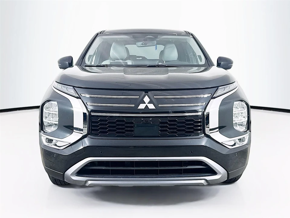 2025 Mitsubishi Outlander - Image 2 of 14