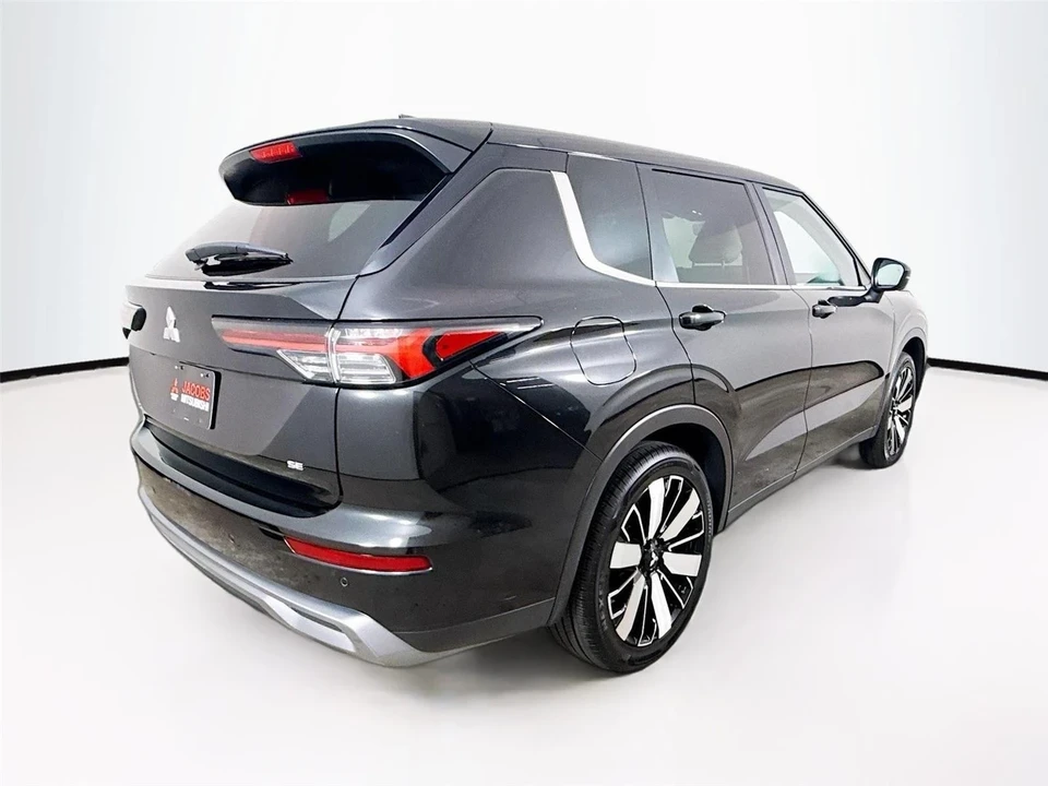 2025 Mitsubishi Outlander - Image 8 of 14