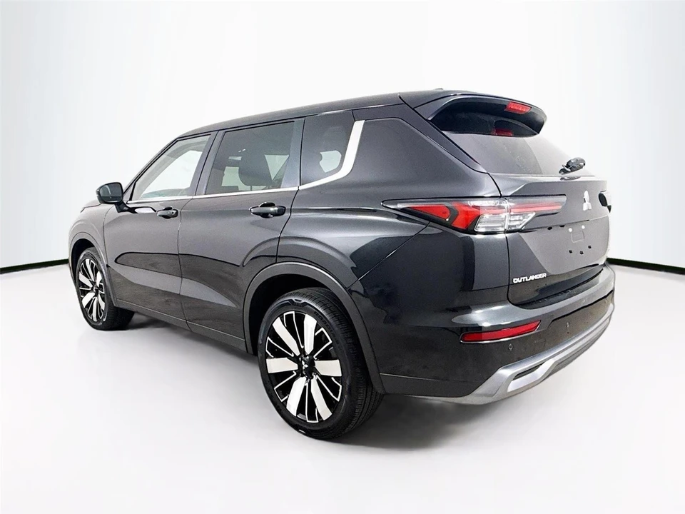 2025 Mitsubishi Outlander - Image 5 of 14