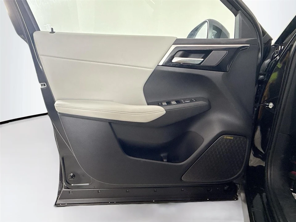 2025 Mitsubishi Outlander - Image 6 of 14