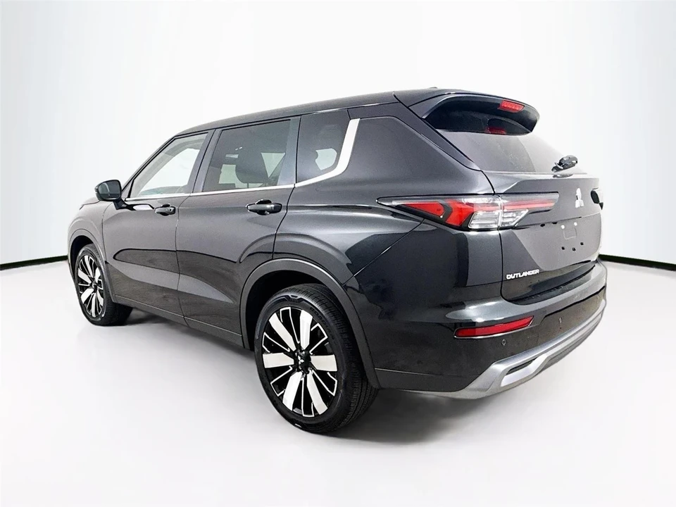 2025 Mitsubishi Outlander - Image 5 of 14