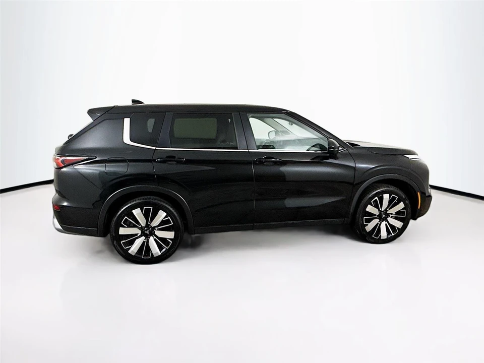 2025 Mitsubishi Outlander - Image 8 of 21