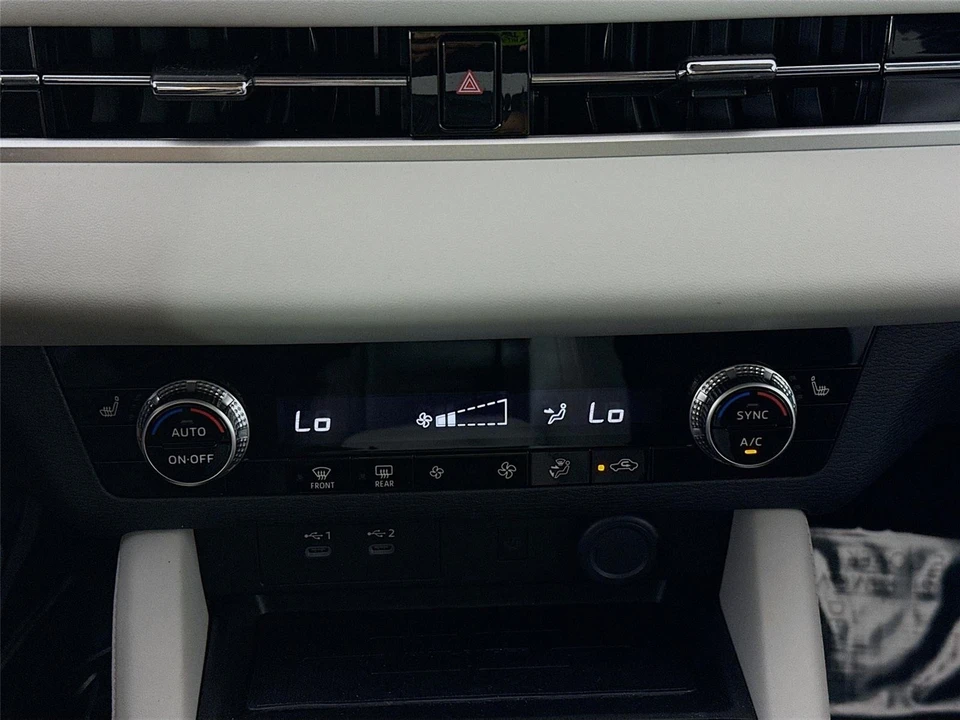 2025 Mitsubishi Outlander - Image 15 of 21