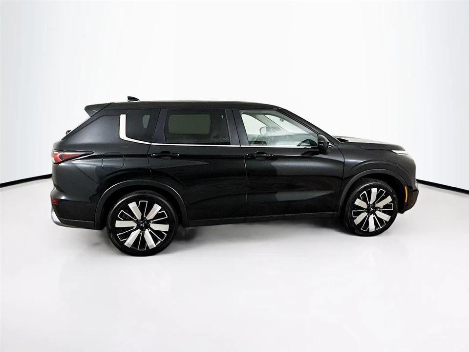 2025 Mitsubishi Outlander - Image 8 of 21