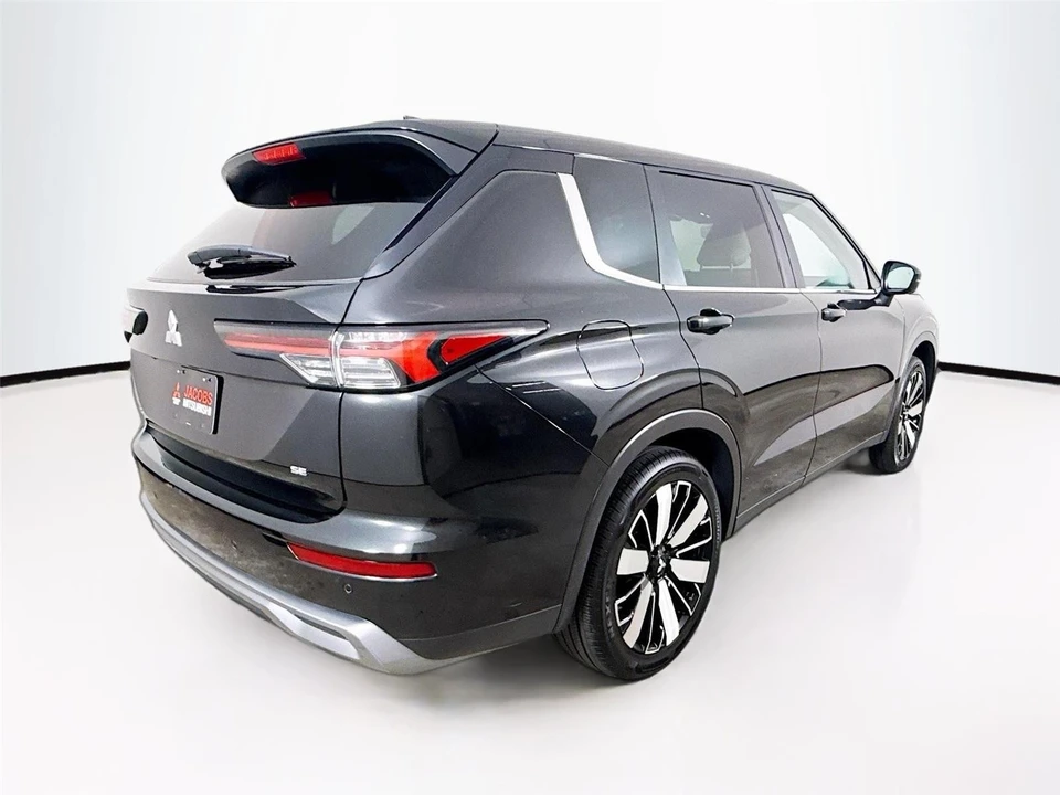 2025 Mitsubishi Outlander - Image 8 of 14