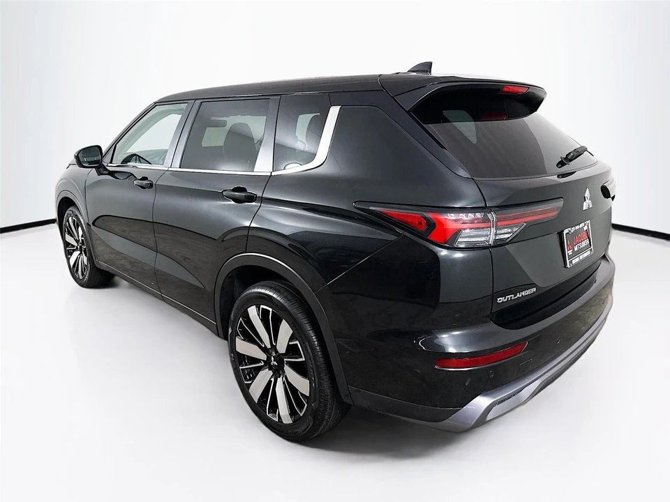 2025 Mitsubishi Outlander - Image 5 of 21