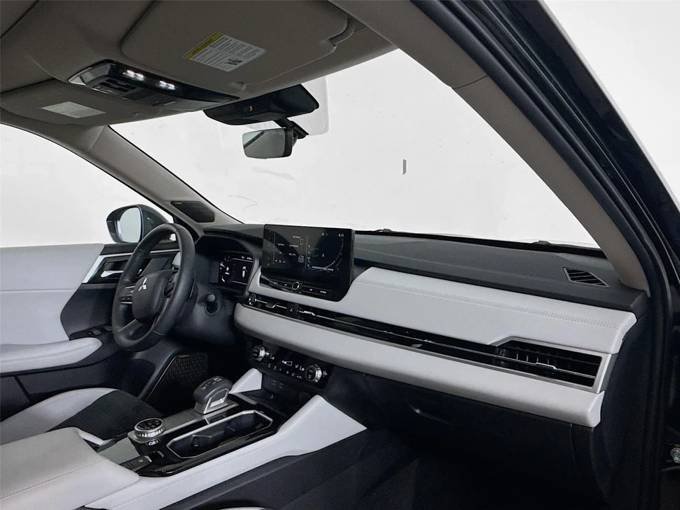 2025 Mitsubishi Outlander - Image 11 of 14