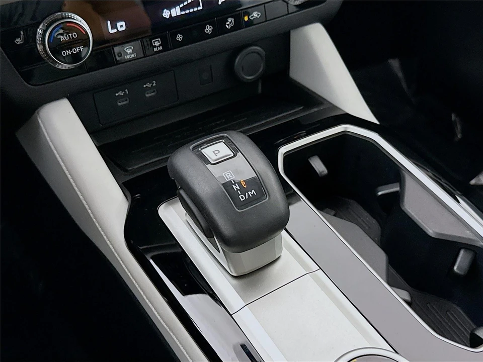 2025 Mitsubishi Outlander - Image 16 of 21
