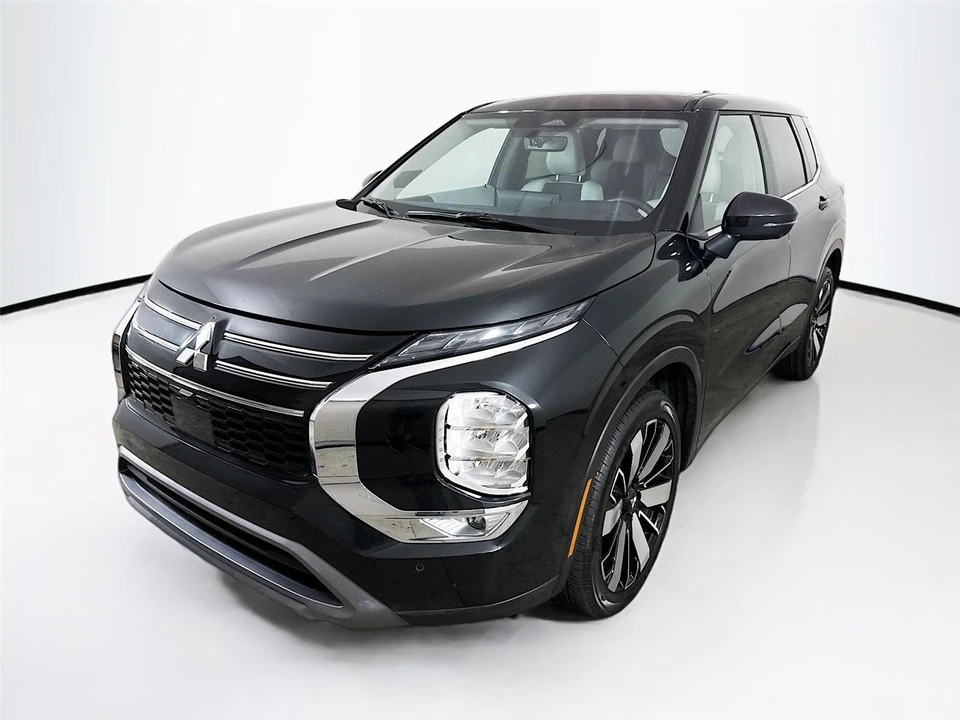2025 Mitsubishi Outlander - Image 3 of 21