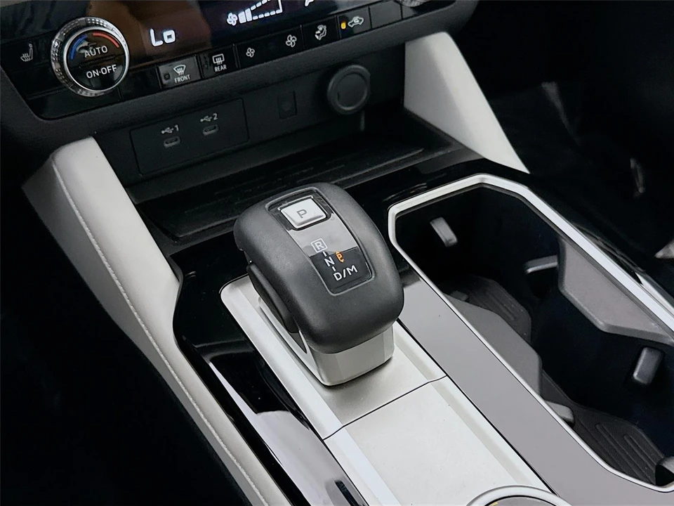 2025 Mitsubishi Outlander - Image 16 of 21