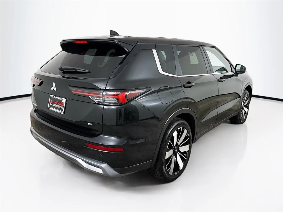 2025 Mitsubishi Outlander - Image 7 of 21