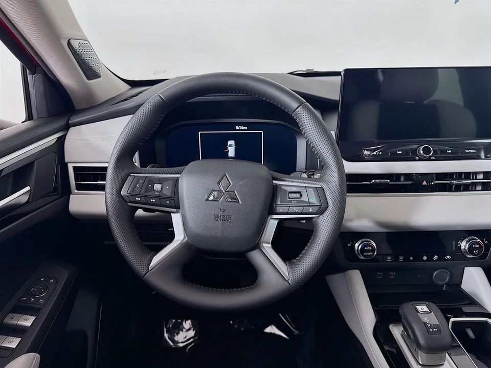 2025 Mitsubishi Outlander - Image 11 of 21