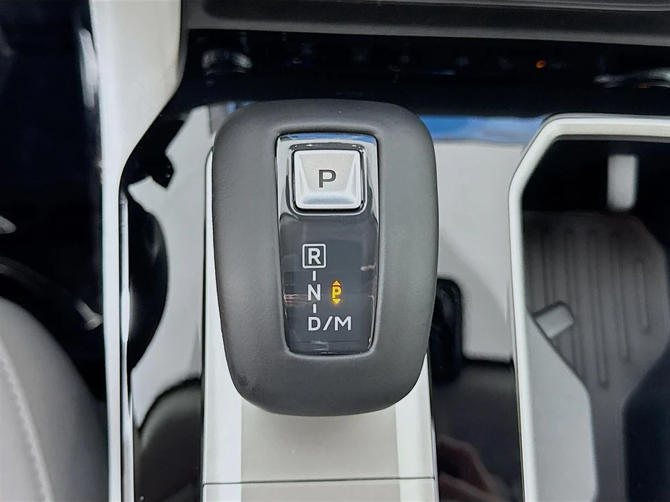 2025 Mitsubishi Outlander - Image 17 of 21
