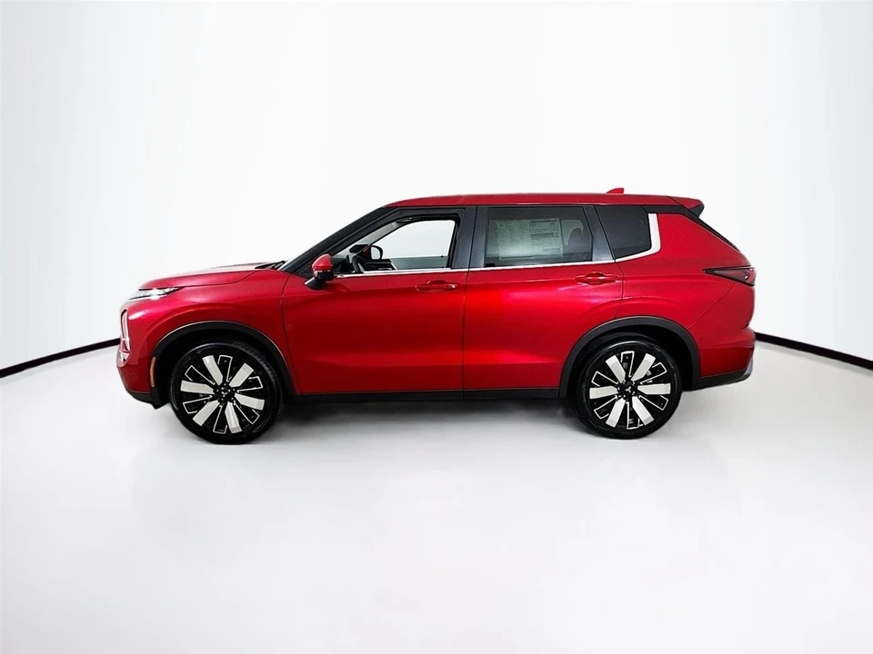 2025 Mitsubishi Outlander - Image 4 of 21