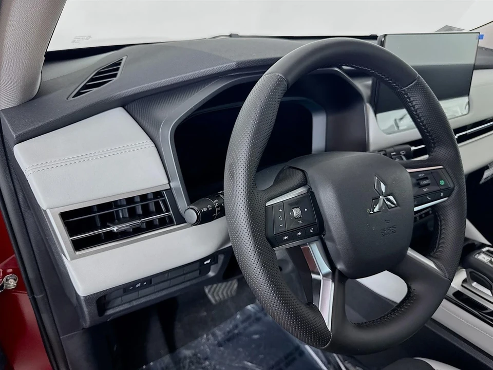 2025 Mitsubishi Outlander - Image 9 of 21