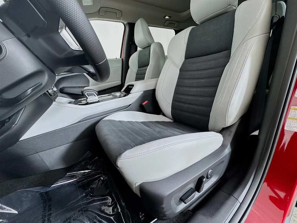 2025 Mitsubishi Outlander - Image 20 of 21