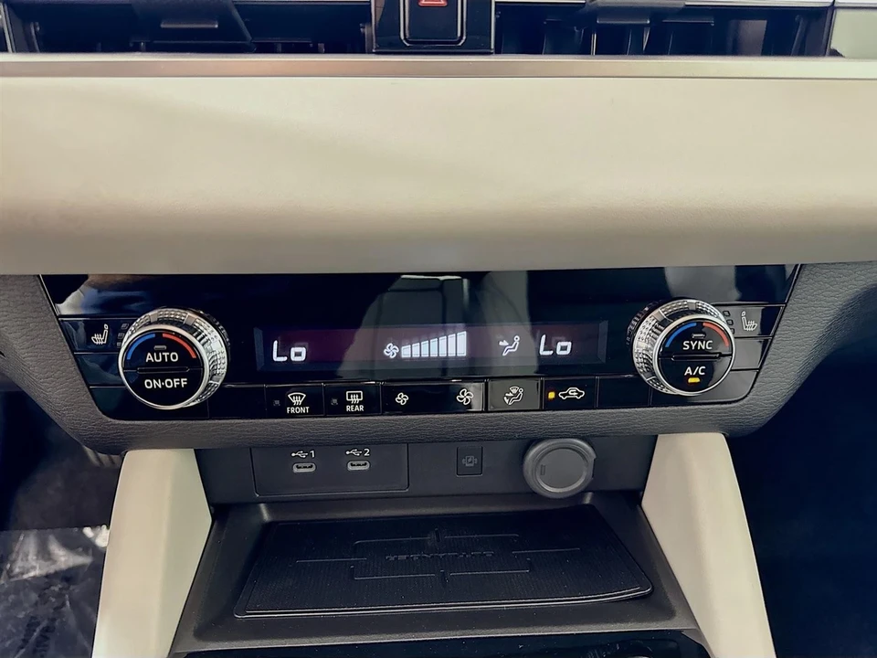 2025 Mitsubishi Outlander - Image 16 of 21