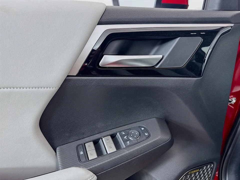2025 Mitsubishi Outlander - Image 18 of 21