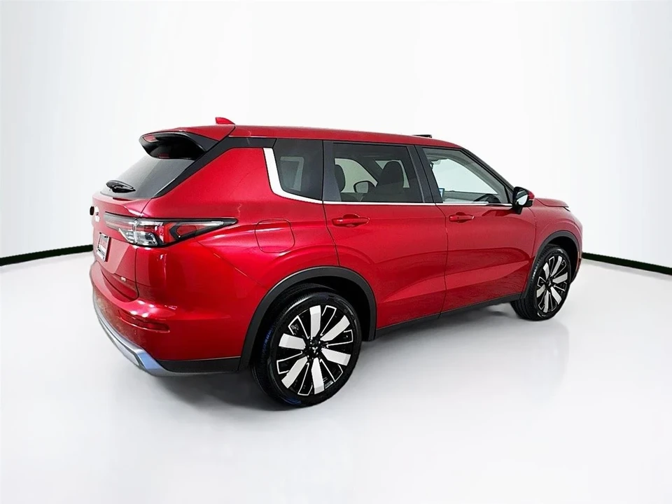 2025 Mitsubishi Outlander - Image 7 of 21