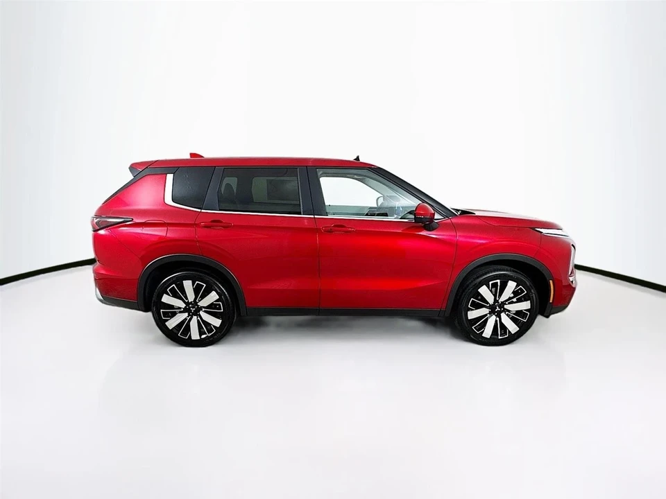 2025 Mitsubishi Outlander - Image 8 of 21
