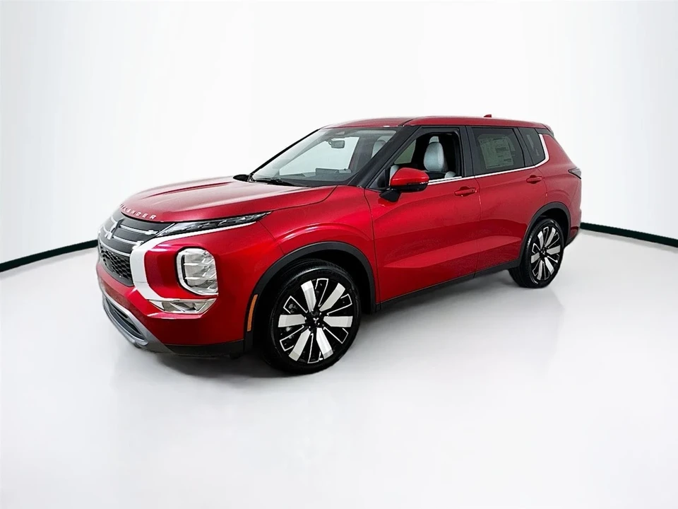 2025 Mitsubishi Outlander - Image 3 of 21