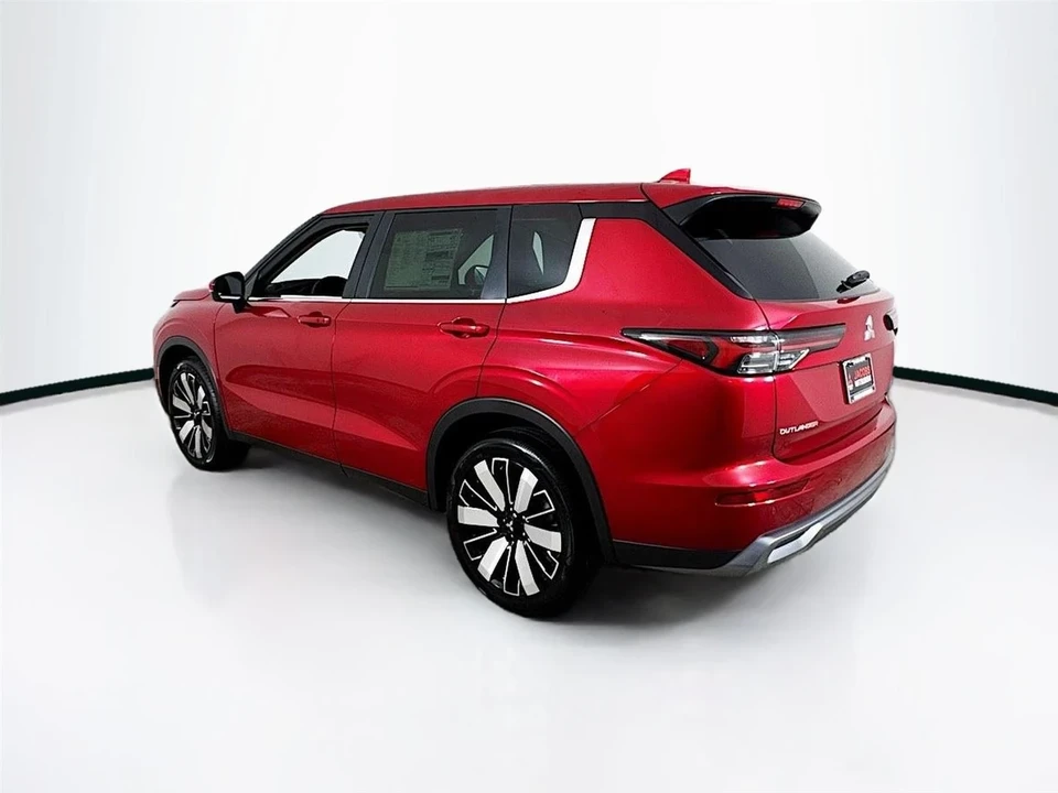 2025 Mitsubishi Outlander - Image 5 of 21