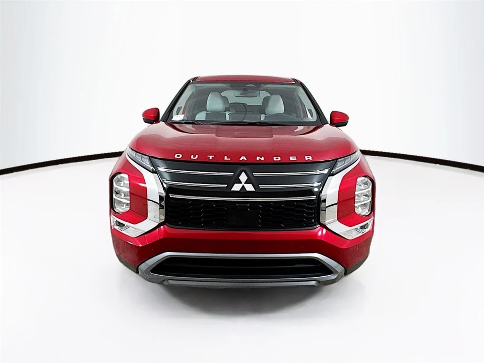 2025 Mitsubishi Outlander - Image 2 of 21