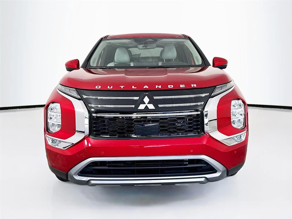 2025 Mitsubishi Outlander - Image 2 of 14