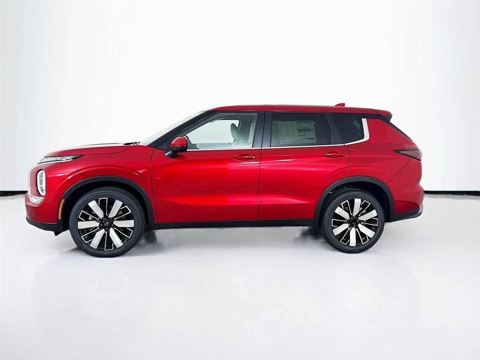 2025 Mitsubishi Outlander - Image 4 of 14