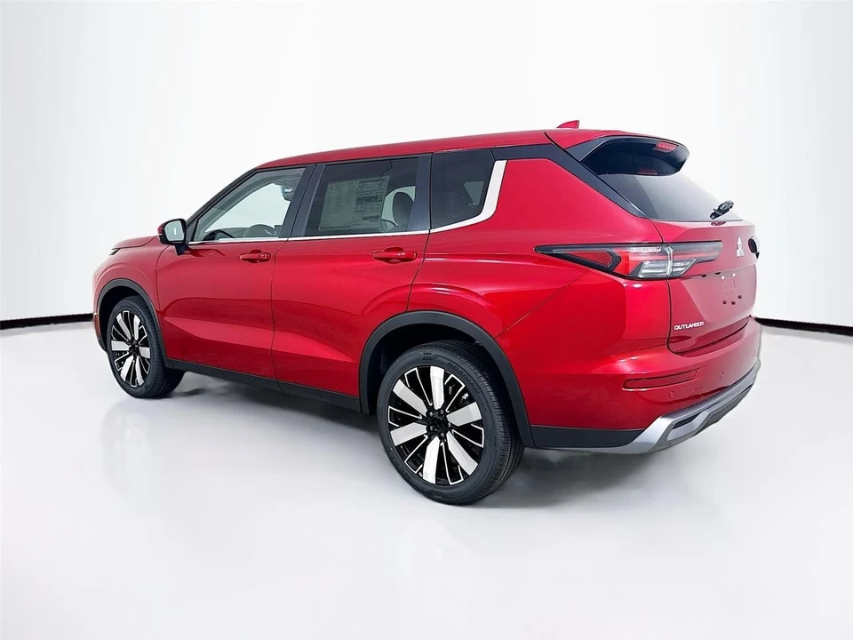 2025 Mitsubishi Outlander - Image 5 of 14