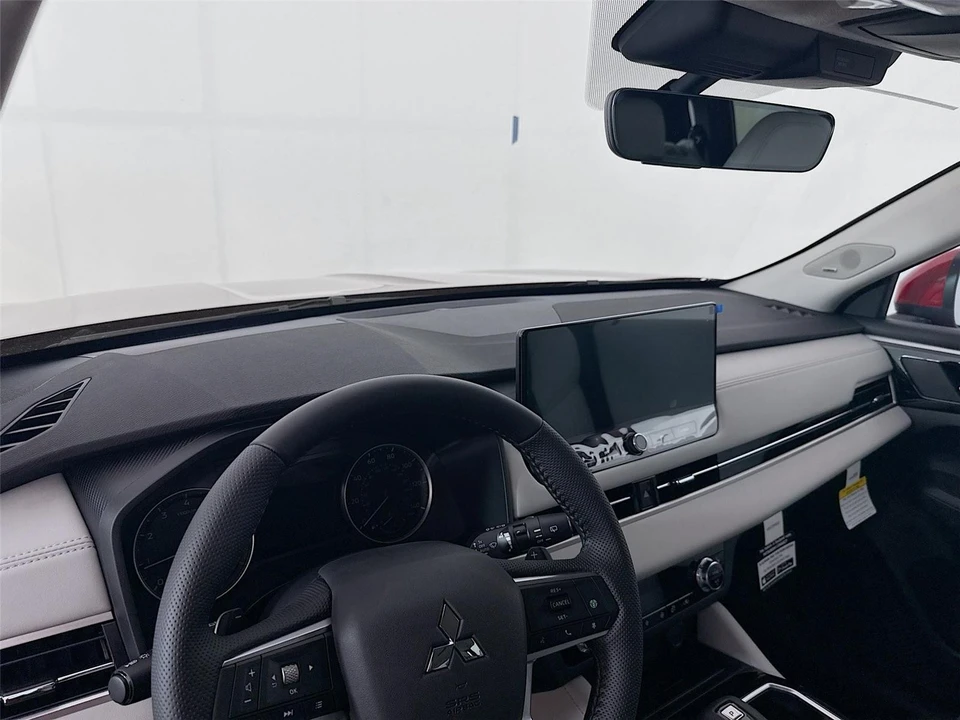 2025 Mitsubishi Outlander - Image 6 of 14