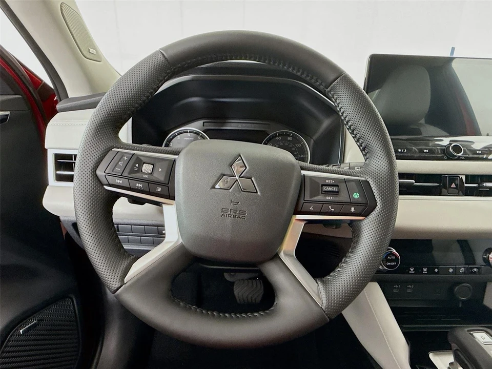 2025 Mitsubishi Outlander - Image 8 of 14