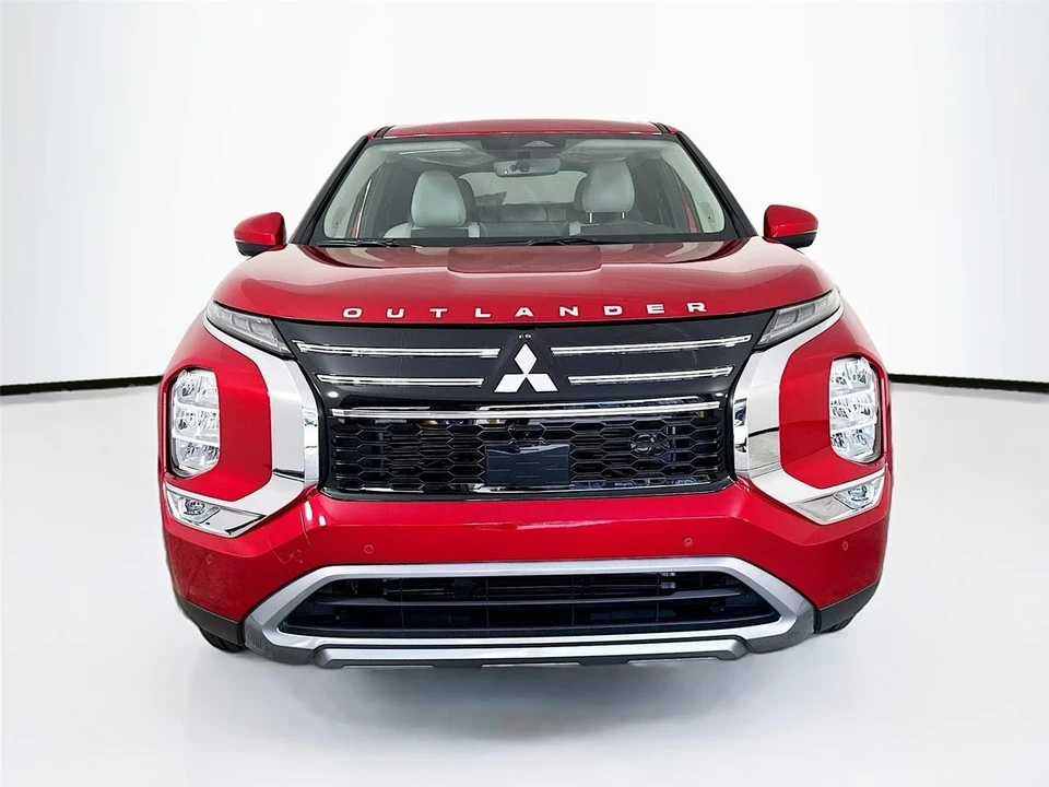 2025 Mitsubishi Outlander - Image 2 of 14