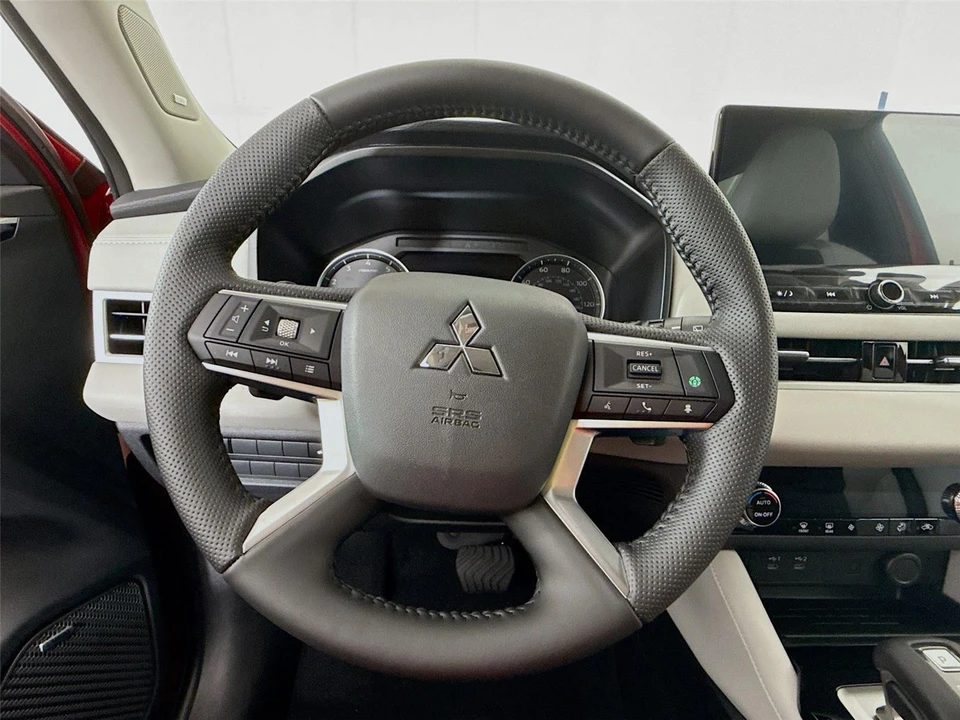 2025 Mitsubishi Outlander - Image 8 of 14