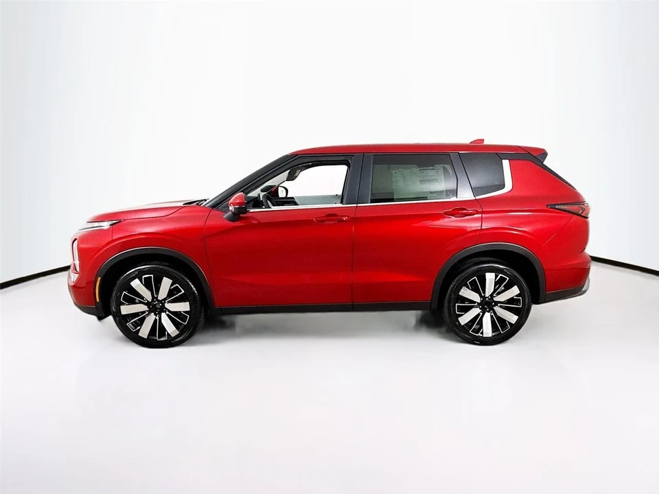 2025 Mitsubishi Outlander - Image 4 of 21