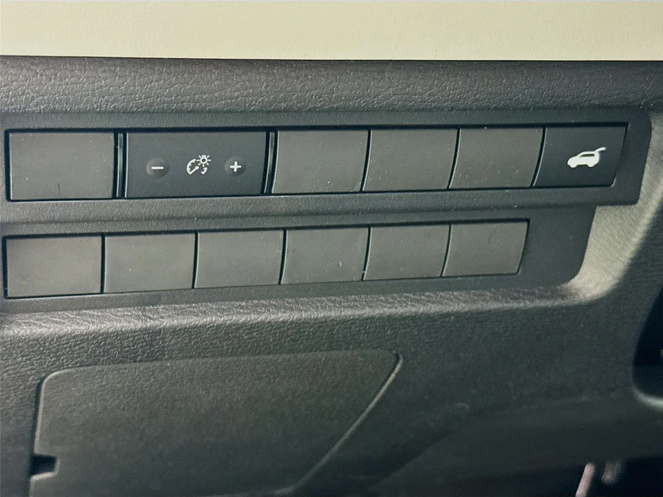 2025 Mitsubishi Outlander - Image 10 of 21
