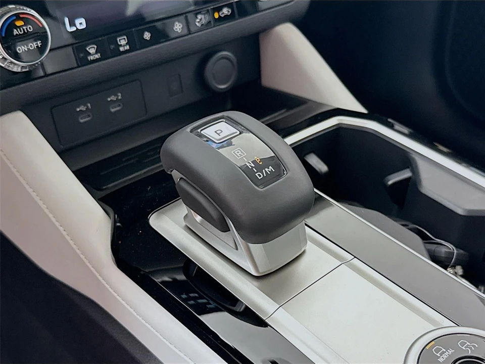 2025 Mitsubishi Outlander - Image 17 of 21
