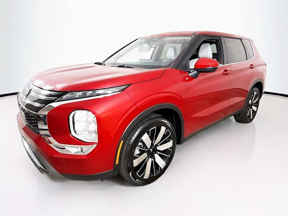 2025 Mitsubishi Outlander - Image 3 of 21