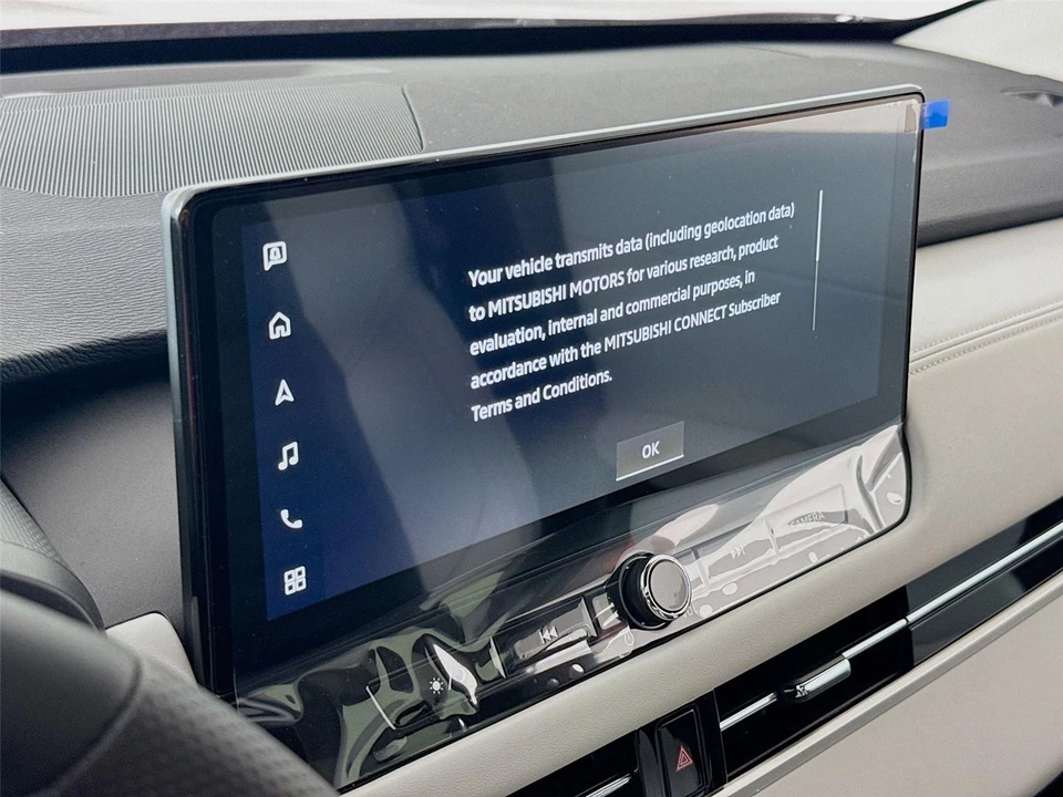 2025 Mitsubishi Outlander - Image 15 of 21