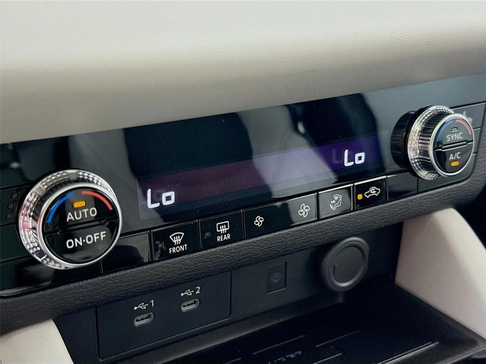 2025 Mitsubishi Outlander - Image 16 of 21