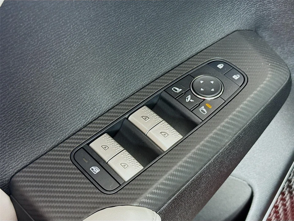 2025 Mitsubishi Outlander - Image 18 of 21