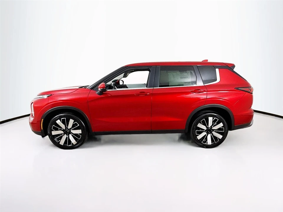2025 Mitsubishi Outlander - Image 4 of 21